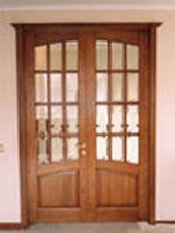 двери из древесины